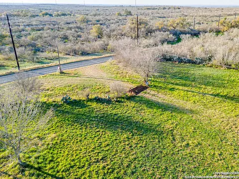 2693 County Road 467, Devine, TX 78016 photo 2