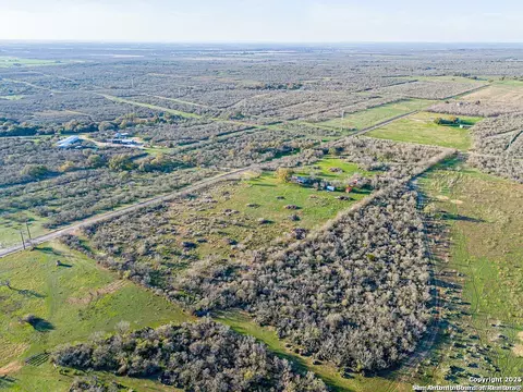 2693 County Road 467, Devine, TX 78016 photo 4