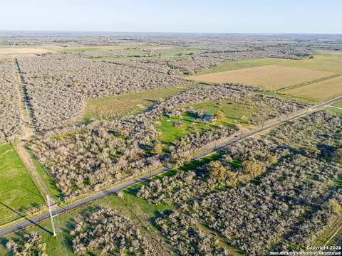2693 County Road 467, Devine, TX 78016 photo 3