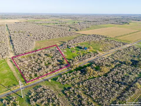 2693 County Road 467, Devine, TX 78016