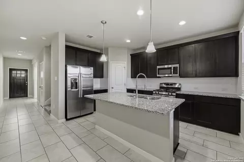 1522 Stony Is, San Antonio, TX 78245