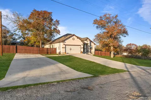 225 Broken Star Trl, Poteet, TX 78065