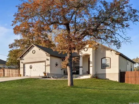 225 Broken Star Trl, Poteet, TX 78065