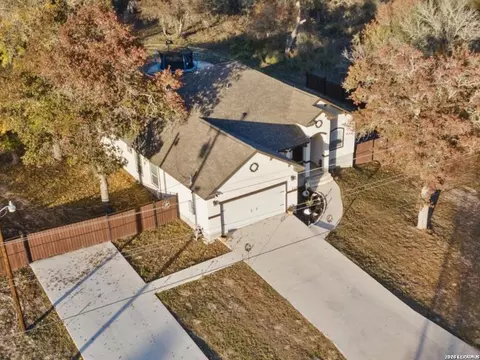 225 Broken Star Trl, Poteet, TX 78065