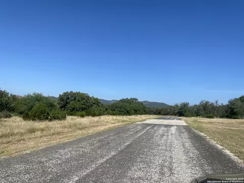 935 Ridge Loop, Rio Frio, TX 78879