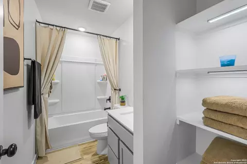 Bath - 5323 Franklin Hls, Von Ormy, TX 78073 photo 2 of 2