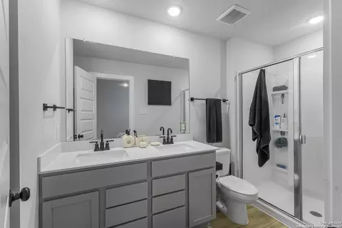 Bath - 5323 Franklin Hls, Von Ormy, TX 78073 photo 1 of 2