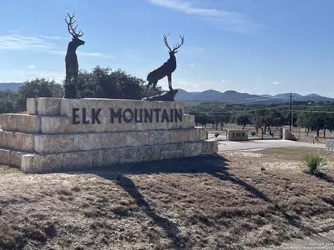 31 Bison Ct, Pipe Creek, TX 78063