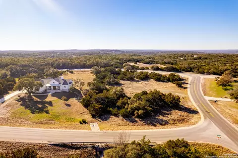 102 Jackson Crk, Canyon Lake, TX 78133