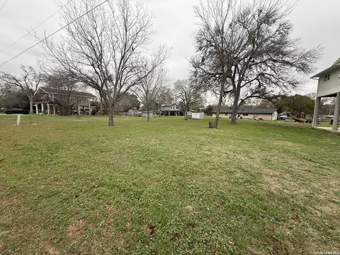 110 Lake Forrest Dr, Seguin, TX 78155
