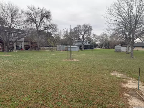 112 Lake Forrest Dr, Seguin, TX 78155
