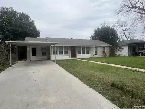 1012 E Walnut, Seguin, TX 78155