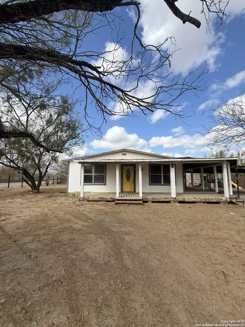 279 Cenizo, Carrizo Springs, TX 78834