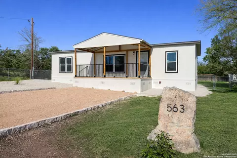 563 Oak Trl, Canyon Lake, TX 78133