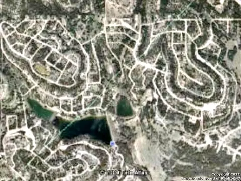 2 Golf Dr, Spring Branch, TX 78070