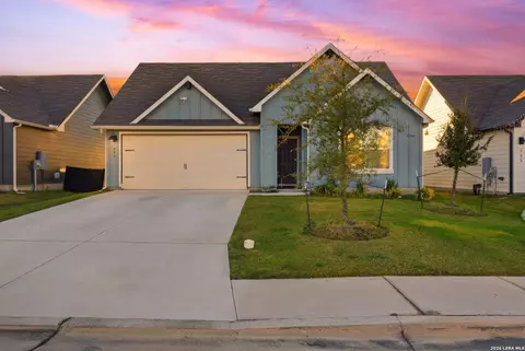 404 Signe, Seguin, TX 78155