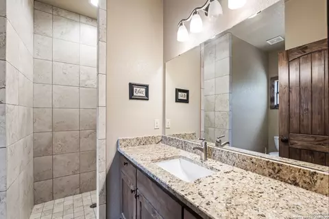 Bath - 72 Mountain Laurel, Concan, TX 78838 photo 2 of 5