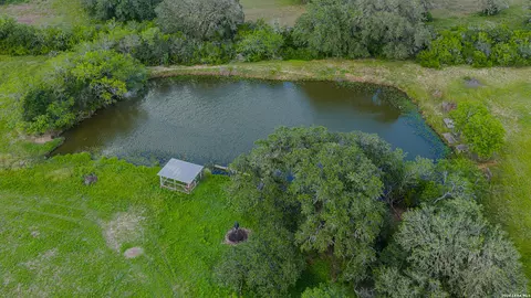 1173 Charco Rd, Tuleta, TX 78162