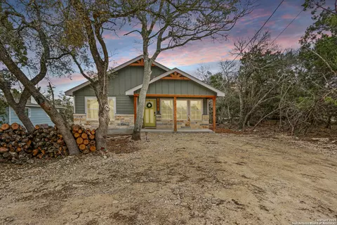 652 Canyon Bnd, Canyon Lake, TX 78133