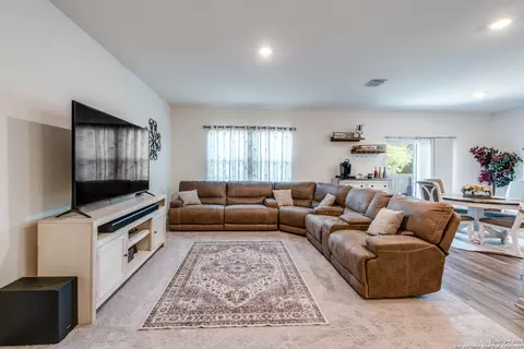 5628 Pearl Mdw, Converse, TX 78109