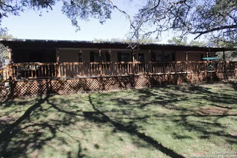 317 Swayze Rd, Utopia, TX 78884