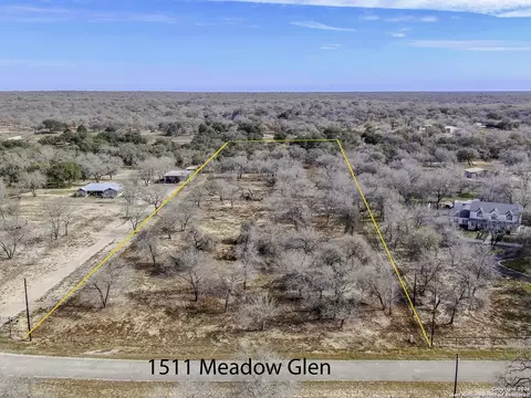 1511 Meadow Gln, Adkins, TX 78101