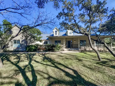 335 Berry Oaks Dr, Bulverde, TX 78163