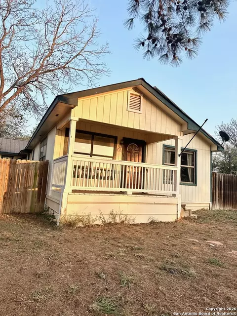 1608 The Ln, Pleasanton, TX 78064