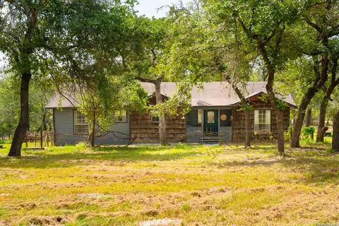 119 Post Oak Rd, La Vernia, TX 78121