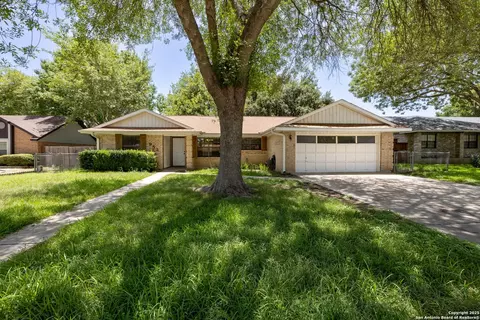 953 Lazy Trl, New Braunfels, TX 78130