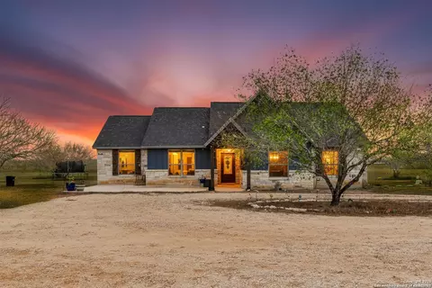 8400 W Fm 140, Charlotte, TX 78011
