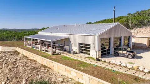 225 Arrowhead Ln, Pipe Creek, TX 78063