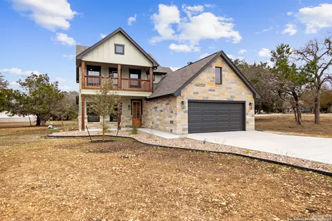 181 Deerwood Cir, Bandera, TX 78003