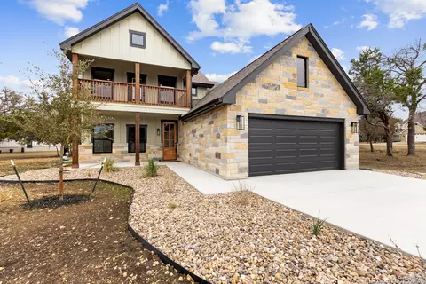 181 Deerwood Cir, Bandera, TX 78003