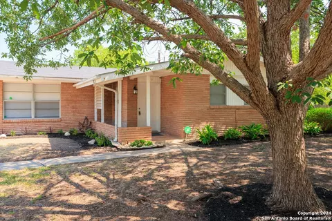221 Windcrest, Windcrest, TX 78239