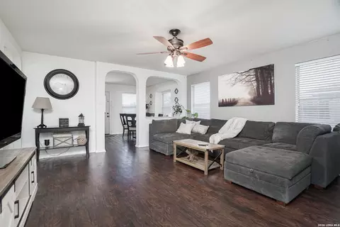 8959 Scarlet Crk, Universal City, TX 78148