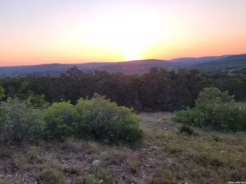 100 County Road 242, Hondo, TX 78861