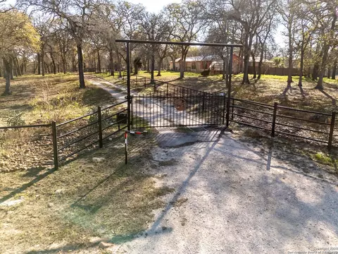 4843 Zion Hl, Seguin, TX 78155