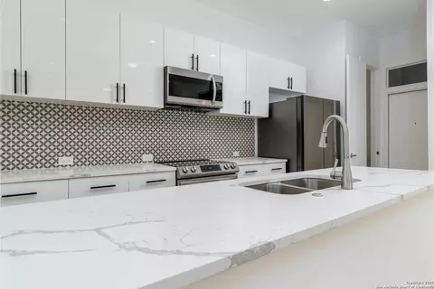 2507 E Commerce 2, San Antonio, TX 78203