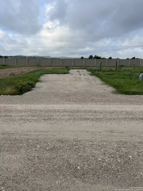 207 Resort Ct, Fredericksburg, TX 78624