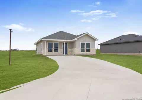 140 Camino Verde, La Vernia, TX 78121