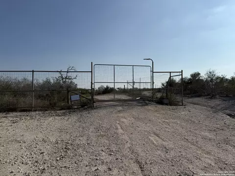 1331 S Highway 281, George West, TX 78022