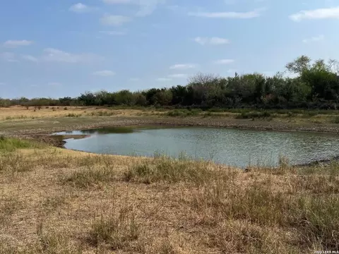 87 Quinney, Carrizo Springs, TX 78834