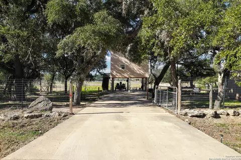 622 Pebble Bch, Lakehills, TX 78063