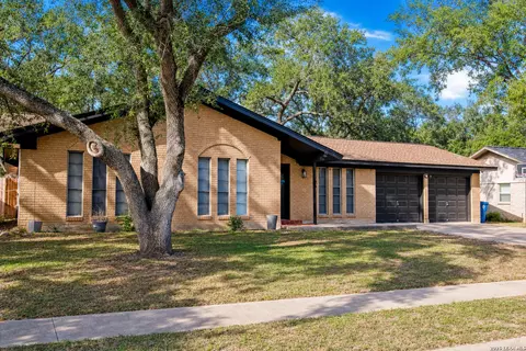 1405 Palo Blanco, Beeville, TX 78102