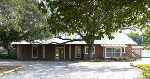 1111 Magnolia, Uvalde, TX 78801