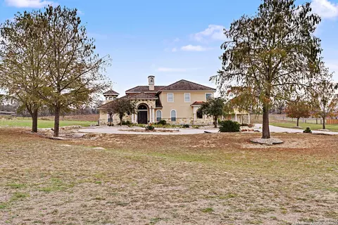 113 Abrego Mt, Floresville, TX 78114
