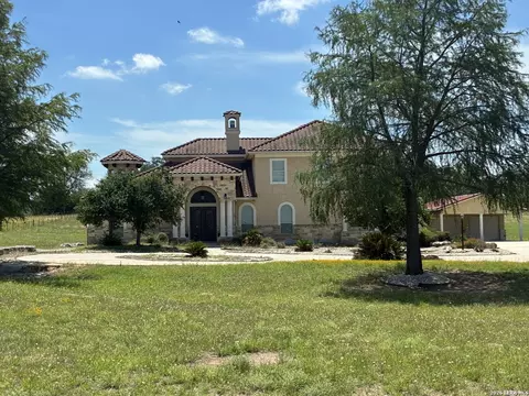 113 Abrego Mt, Floresville, TX 78114