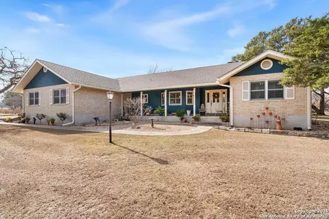 894 Southwoods Dr, Fredericksburg, TX 78624