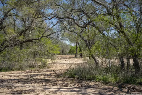 2731 County Road 770, Natalia, TX 78059